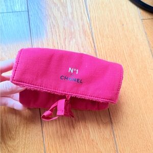 CHANEL No.1  Pouch